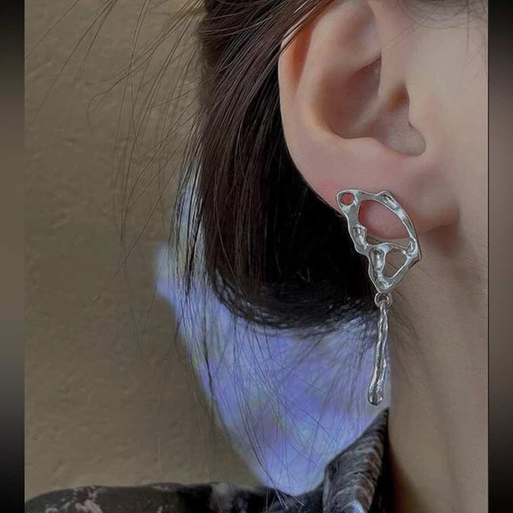 🦋 Awesome Metallic Beveled Mismatched Butterfly Faux Pearl Large Stud Earrings - Picture 2 of 3